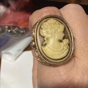 Gold tone costume jewelry cameo ring size 8 1/2”